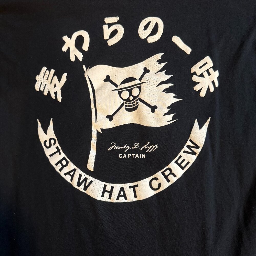 One Piece Men’s XL T-Shirt – Black Skull & Crossbones Graphic